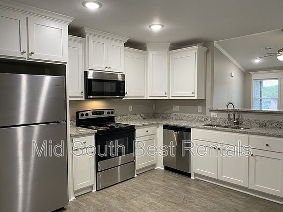 3rd image of 209 Meadowlark St