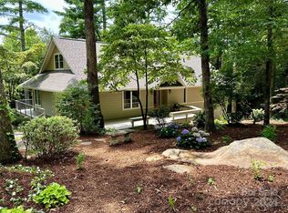 1361 Chanteloup Dr, Hendersonville, NC 28739