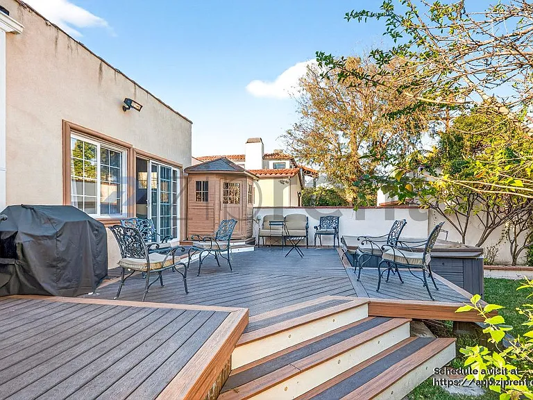 138 N Hamel Dr — Photo 35