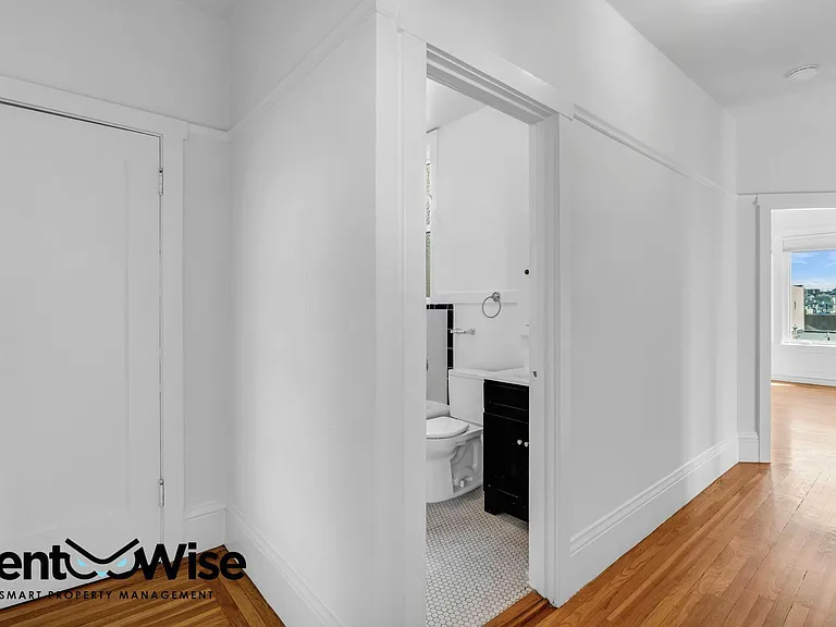 1341 Union St #10 — Photo 6