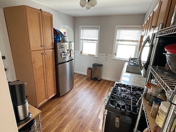 5th image of 88 Bowen Ave #1