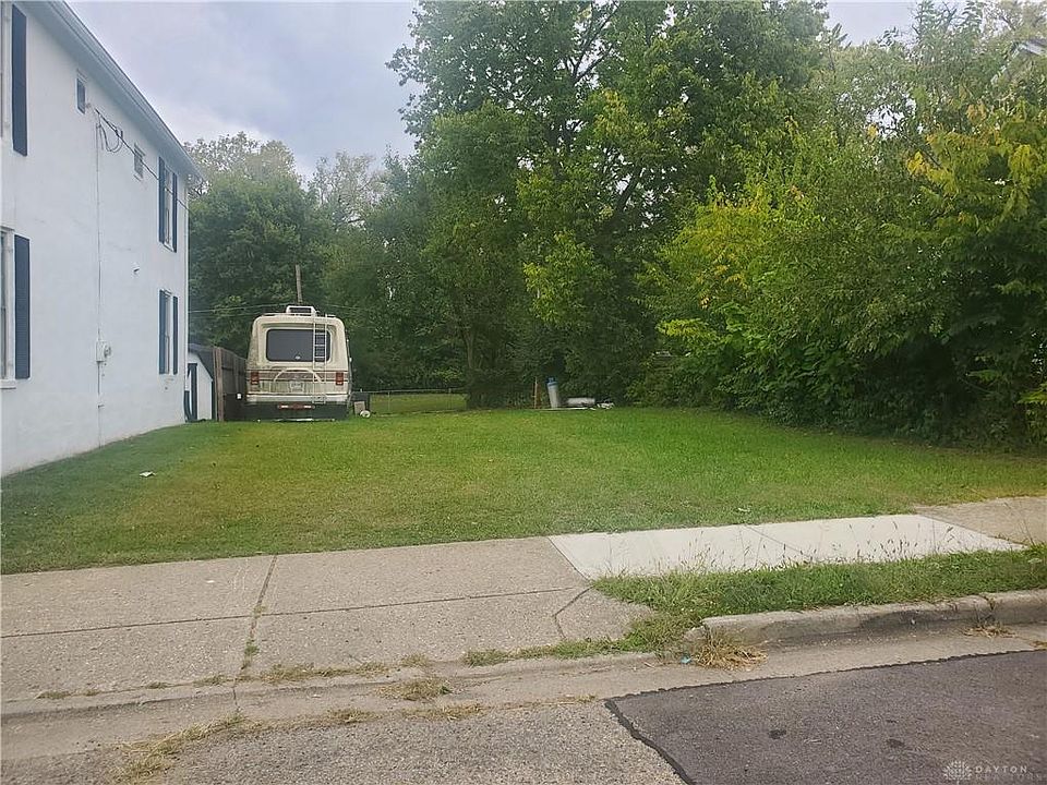 1st image of 819 E Sycamore St