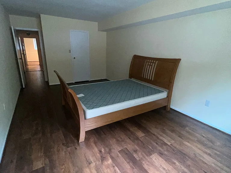 9708 Kings Crown Ct #2 — Photo 1