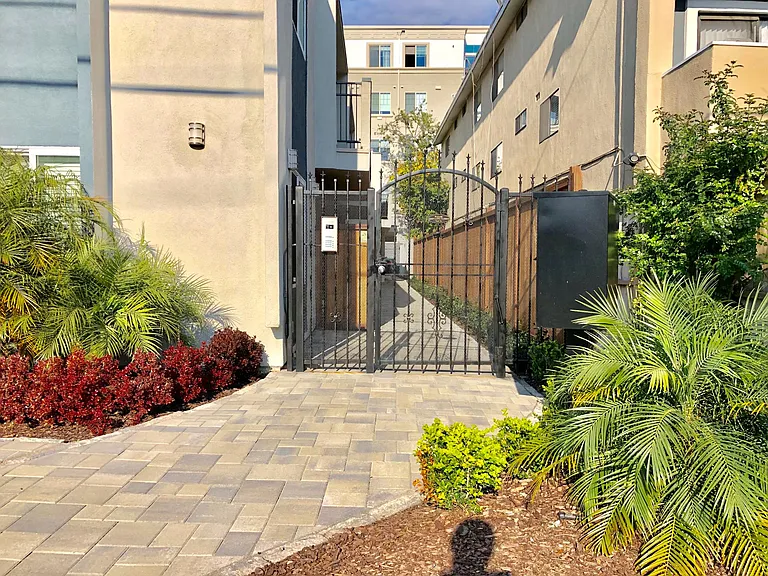 1612 S Bundy Dr #1 — Photo 14