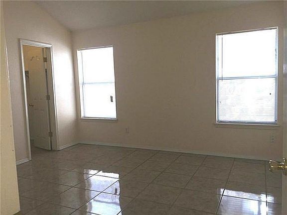 5th image of 1233 Amber Morgan Dr