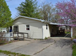 6337 3rd St, Benton, IL 62812