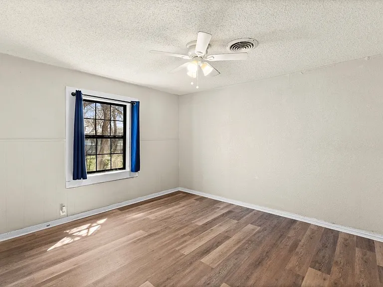 917 Crockett Ct — Photo 11