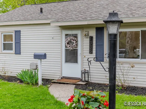 1335 Eastern Pl NE, Grand Rapids, MI 49505