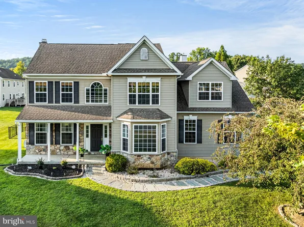 516 Willow Glen Cir, Downingtown, PA 19335