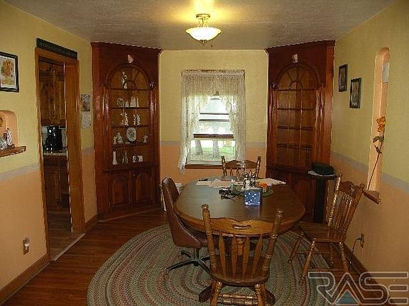 5th image of 511 NE Park St
