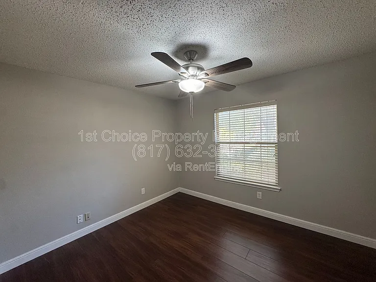 304 E Clover Park Dr — Photo 9