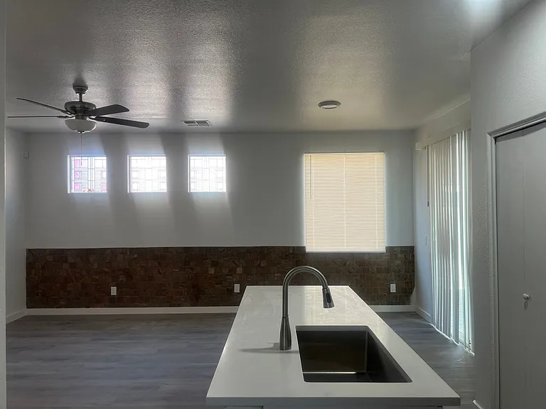 1426 E Romley Rd — Photo 16