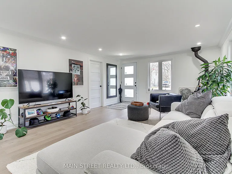 127 Woodfield Dr N — Photo 4