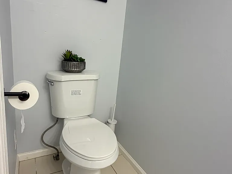 Bathroom 1 (Half)
