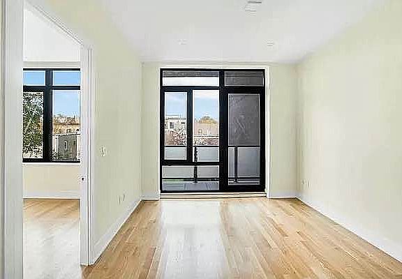 4th image of 235 Hawthorne St #3C