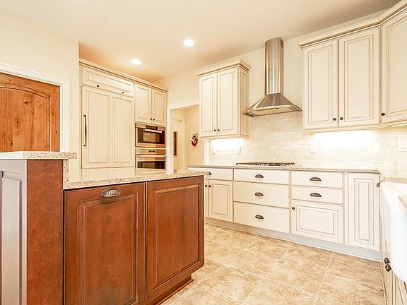 2nd image of 2737 Carric Ct