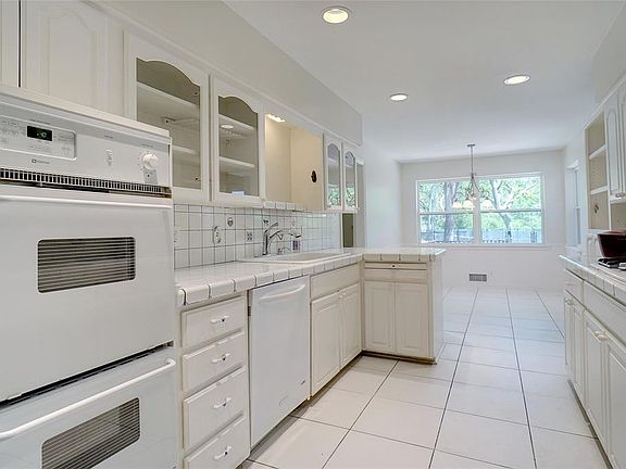 5th image of 1002 Cedar Ln
