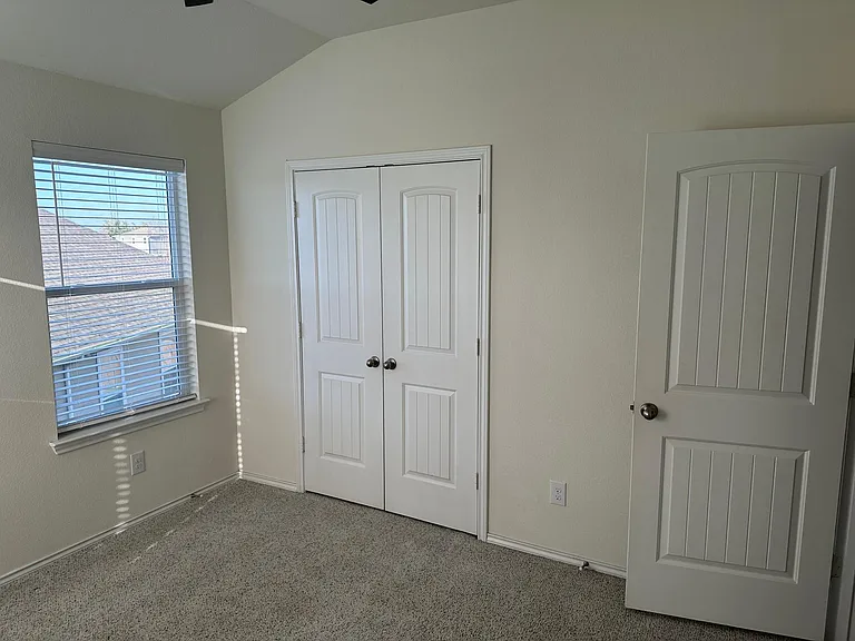 124 Rocroi Dr — Photo 8