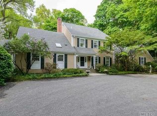 4 Cherrywood Rd, Locust Valley, NY 11560