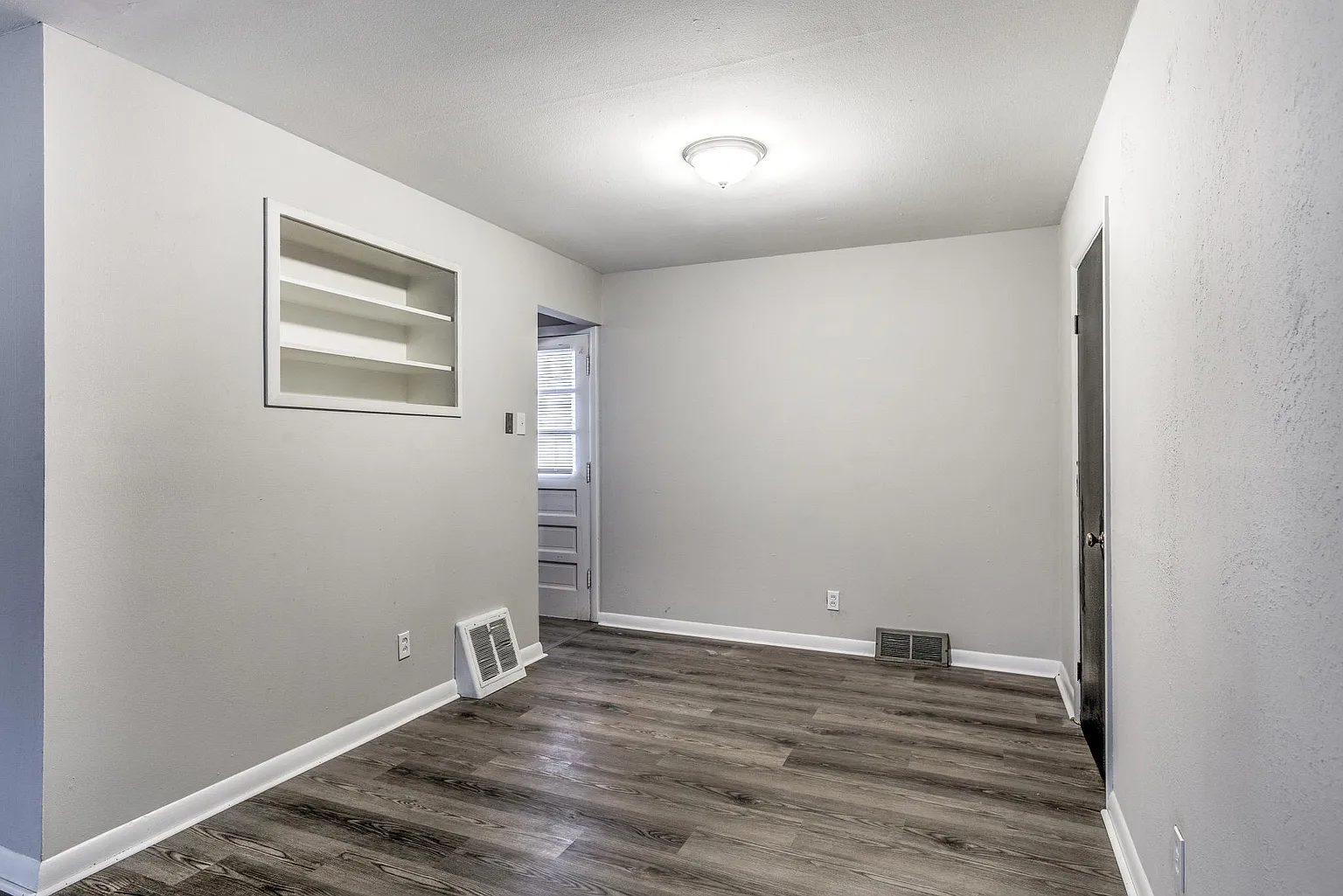 1100 Forestwood Dr photo 1