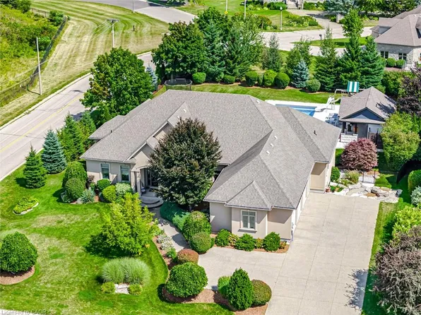 86 Canters Close, Kitchener, ON N2C 2R3