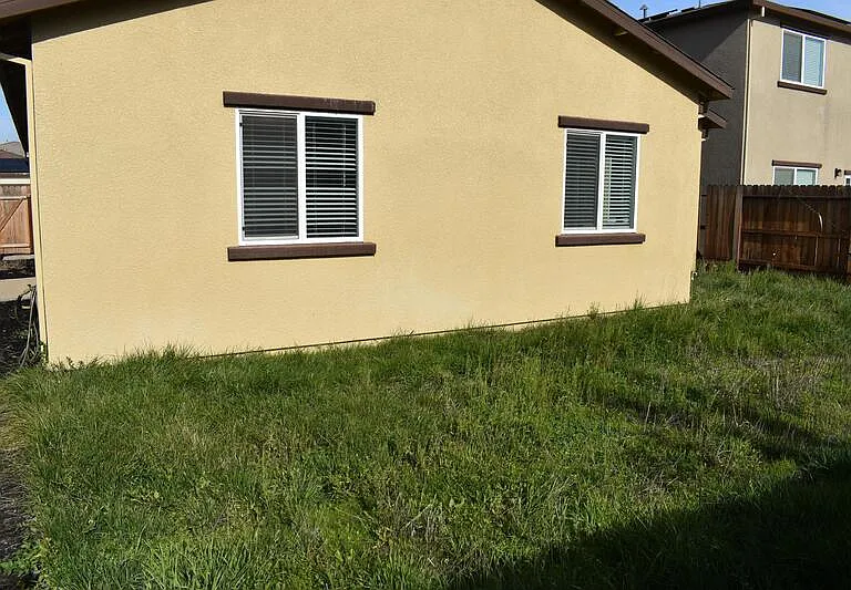 686 Phelps Dr — Photo 29