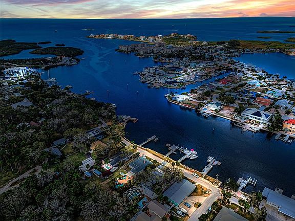 4th image of 5038 Sunset Blvd