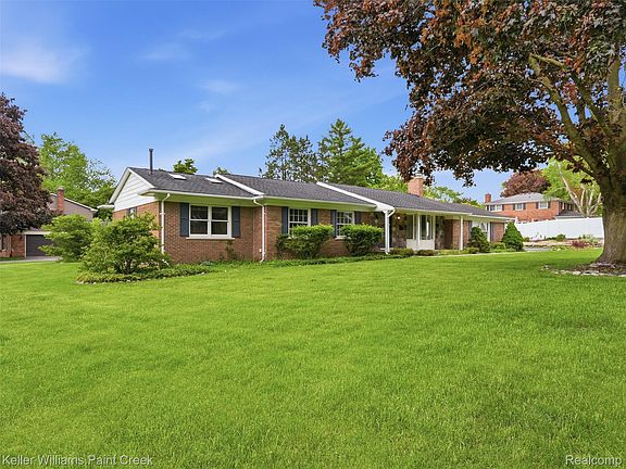 3rd image of 436 Broadleaf Dr