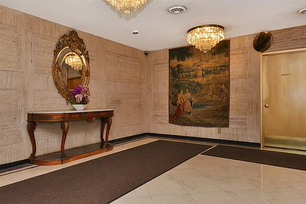 Sold by RE MAX Team | media 4