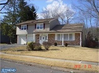 17 Sheffield Ln, Turnersville, NJ 08012