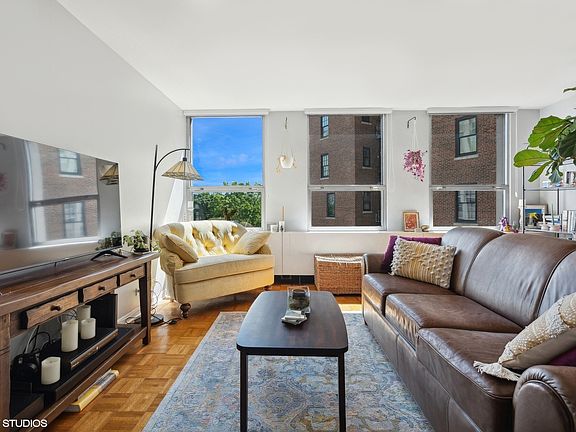 3rd image of 2626 N Lakeview Ave APT 407