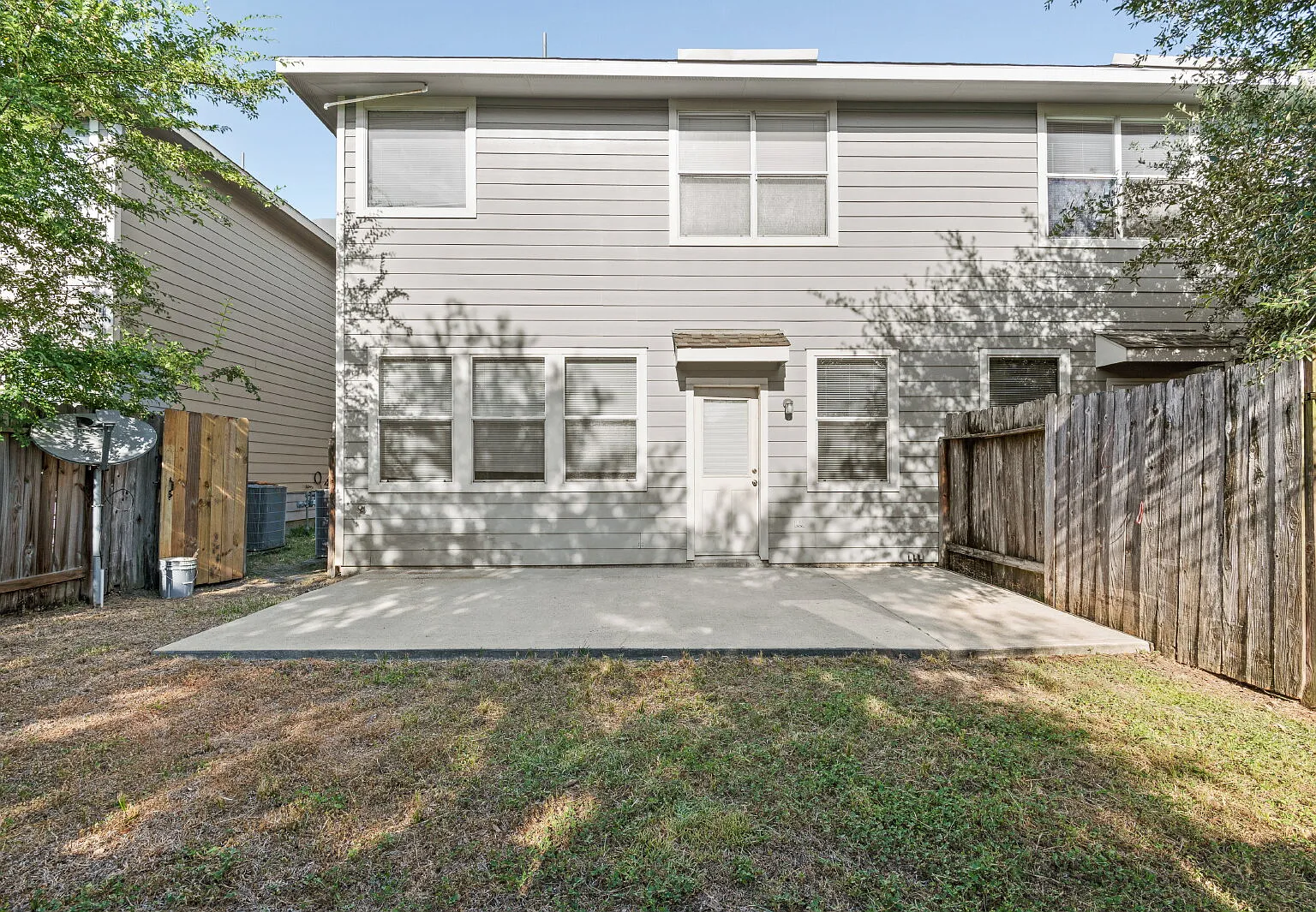 3 bed, 2.5 bath, 1683 sqft, $1,800 — Photo 2