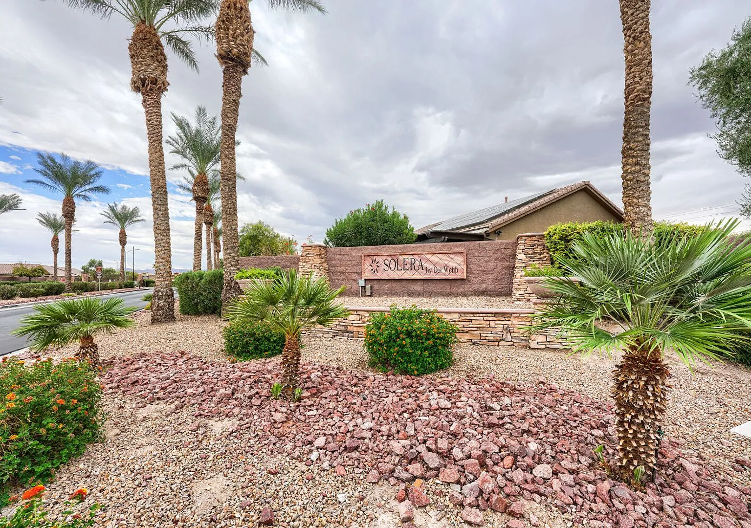 Charming 2BR Home in 55+ Gated Community — Photo 2