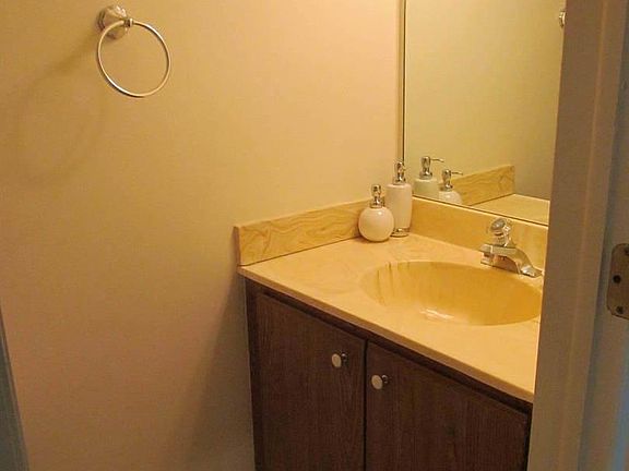 5th image of 1434 Golfview Dr