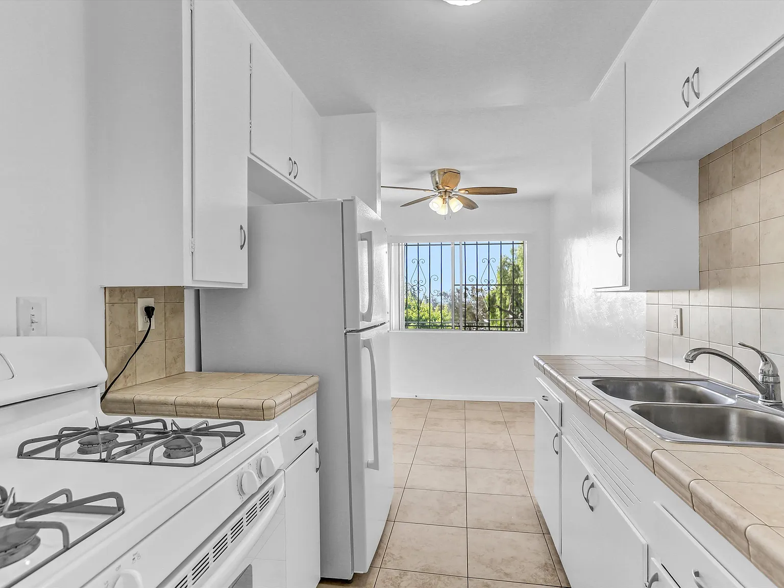 1 bed, 460 sqft, $1,900 — Photo 4