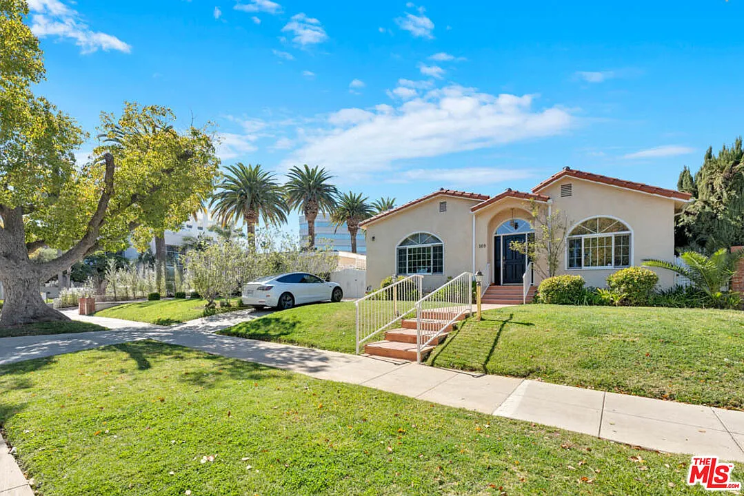 4 bed, 4.0 bath, 2568 sqft, $14,999 — Photo 1