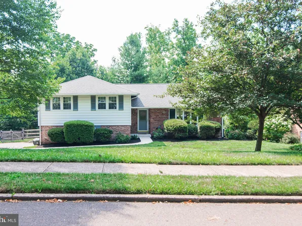 1825 Sharon Rd, Meadowbrook, PA 19046