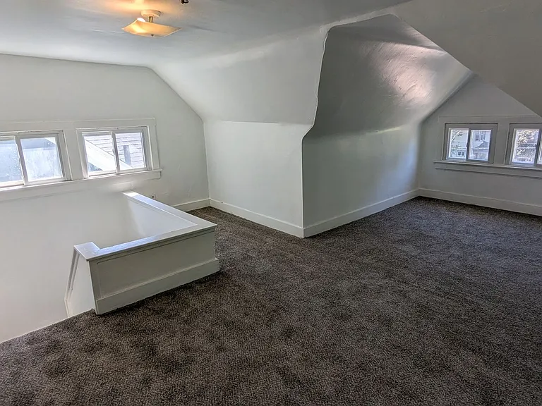 443 W Thornton St — Photo 39