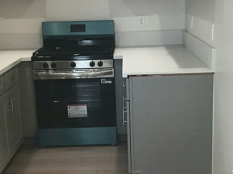 6725 Tyrone Ave — Photo 5
