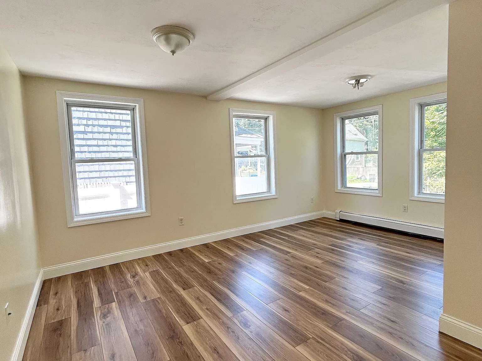 2 bed, 975 sqft, $1,900 — Photo 3