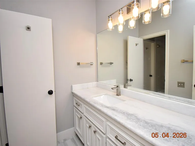 421 Creekside Dr — Photo 17