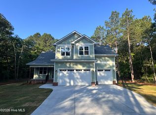 636 Willow Ln, Vass, NC 28394