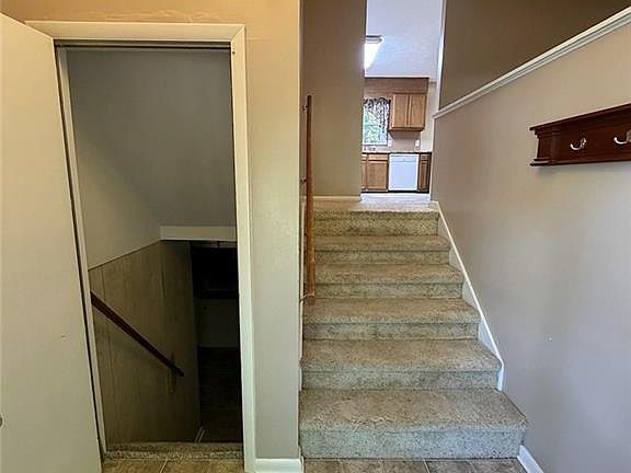 5th image of 796 Sommerdale Ct