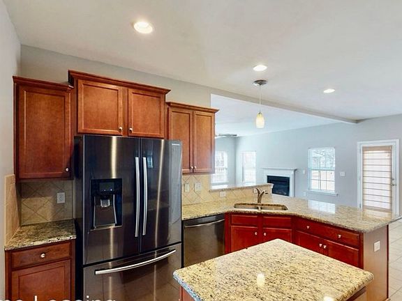 4th image of 505 Stowe Rd