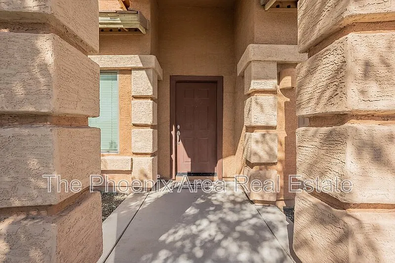 4 bed, 2.5 bath, 2504 sqft, $1,795 — Photo 4