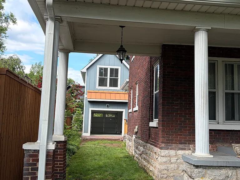 330 Chesterfield Ave — Photo 3