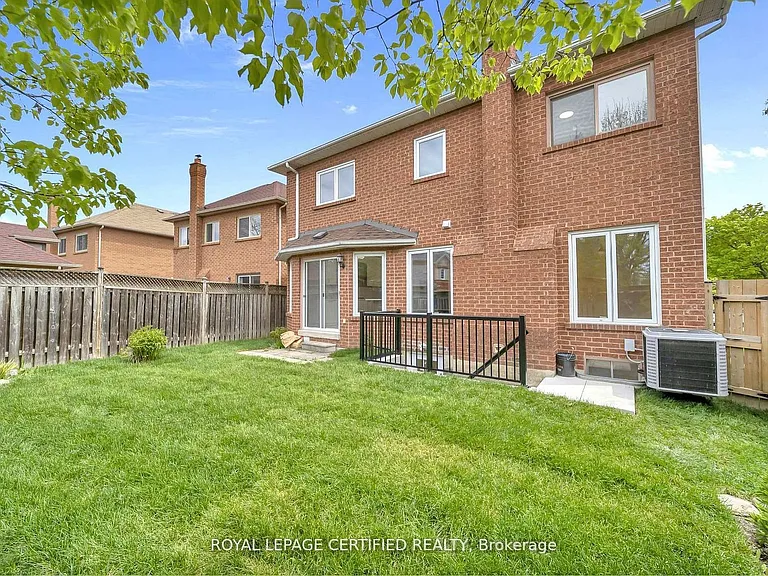 5016 Natkarni Cres #LOWER — Photo 4