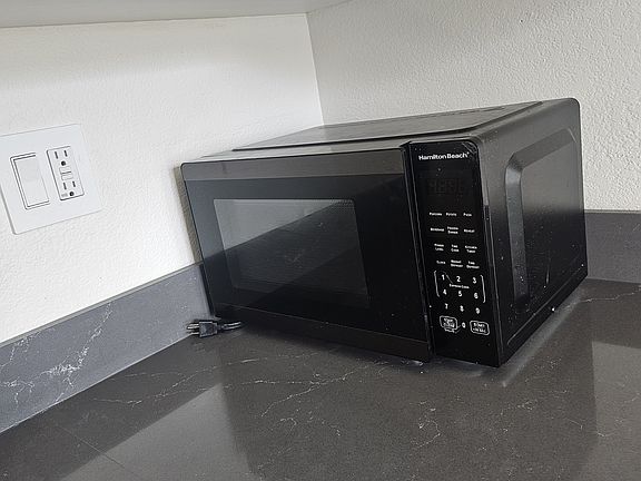 5th image of 404 Lake St APT 7