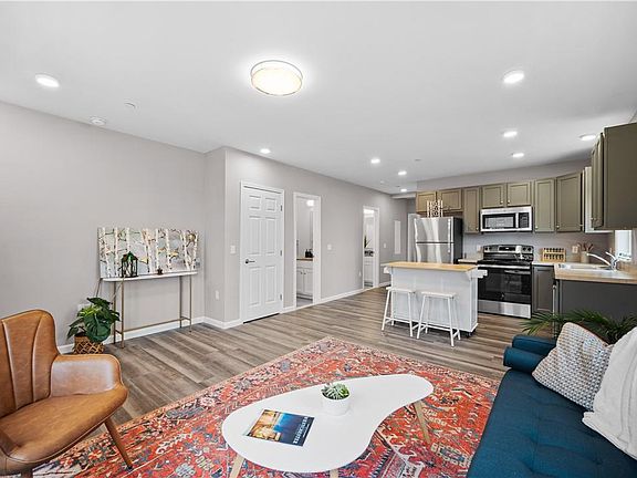3rd image of 108 N Kensico Ave #1B