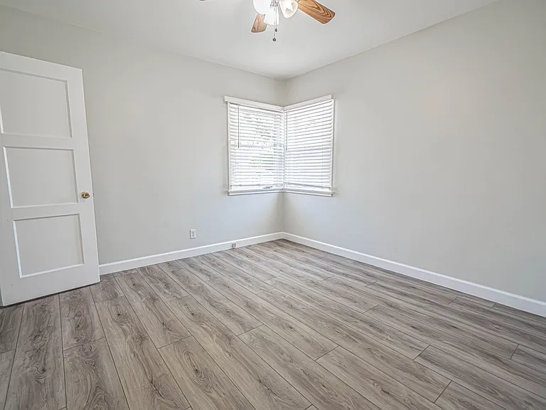 2031 N Parish Pl — Photo 11